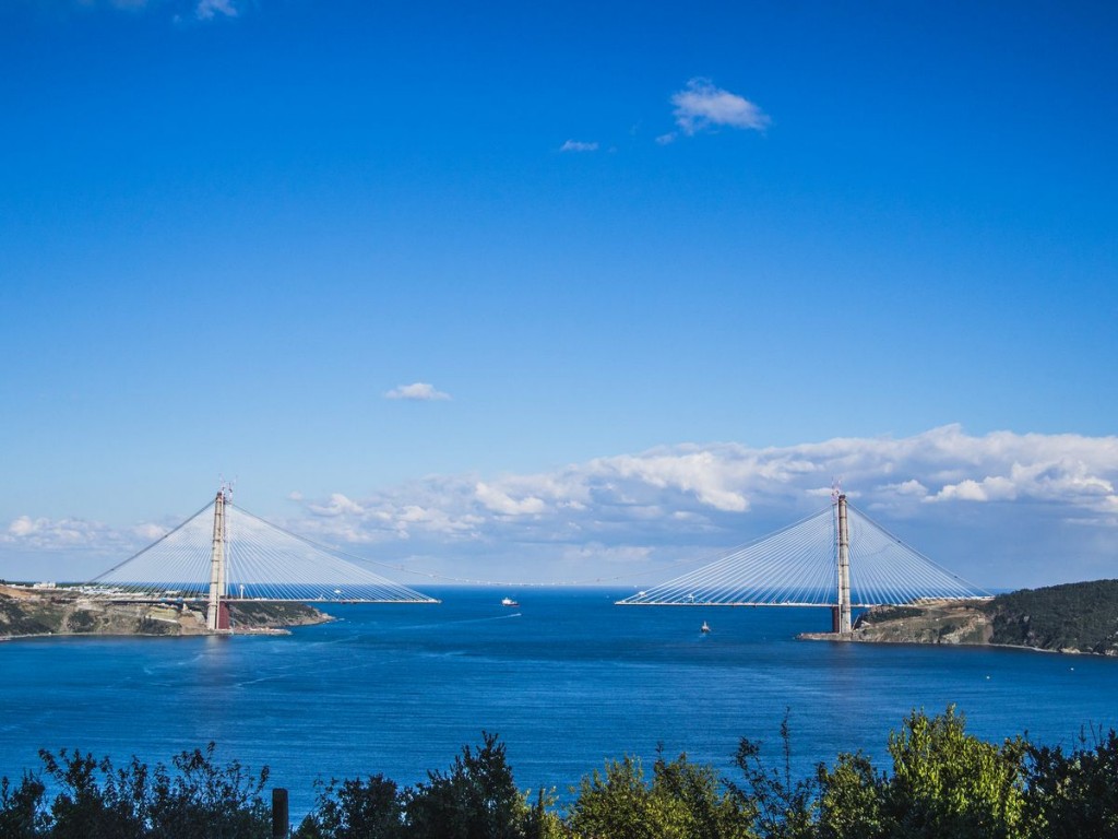 Ponte em construção e o acesso do Bosforo para o Mar Negro - Foto: Marco Gomes